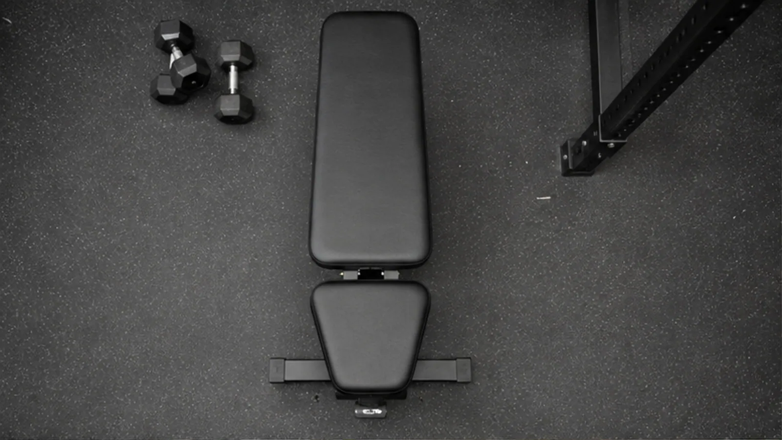 Bench adjustable datar dan miring dengan sambungan bantalan duduk dan punggung terlihat