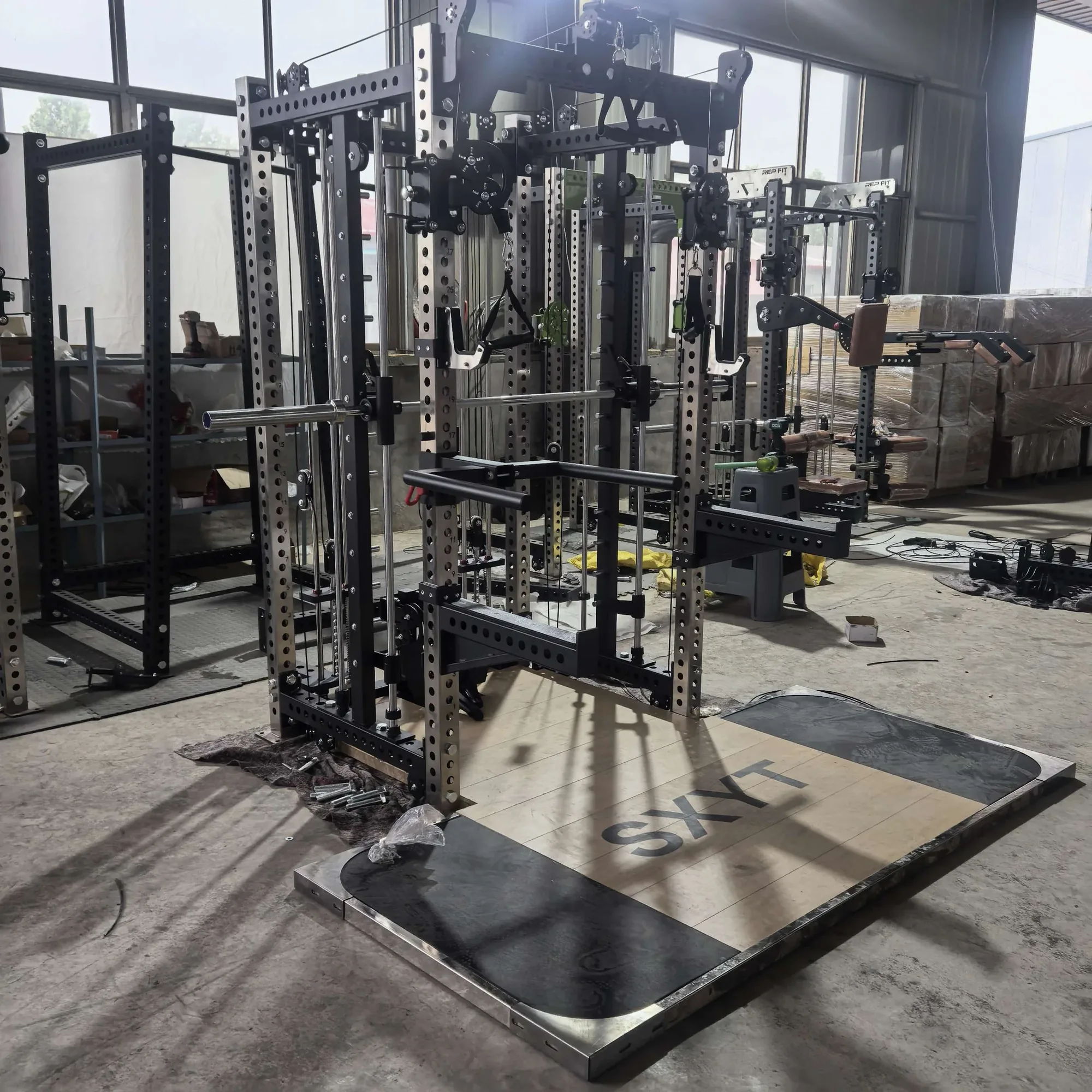 produzione di rack e panche nello stabilimento PBF Fitness